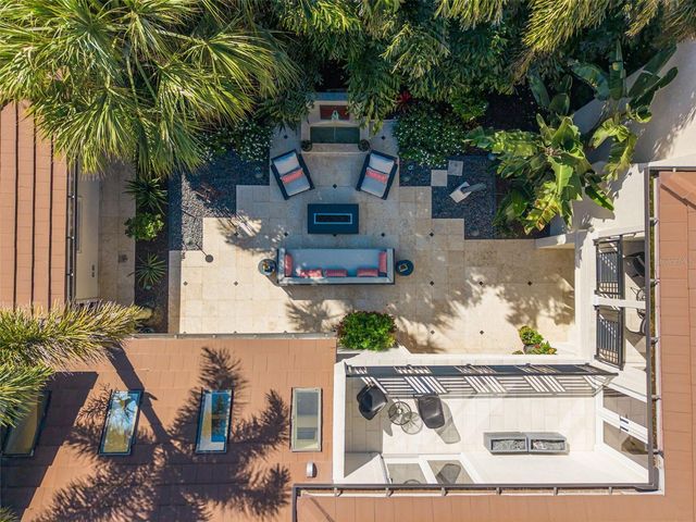 725 BRIGHTWATERS BOULEVARD NE, St Petersburg, FL 33704