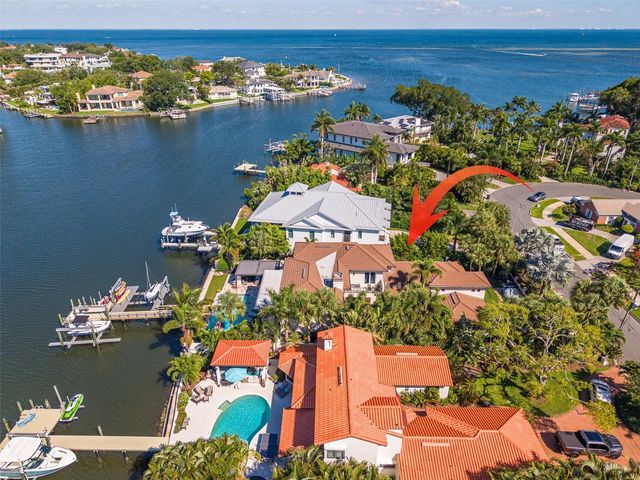 725 BRIGHTWATERS BOULEVARD NE, St Petersburg, FL 33704