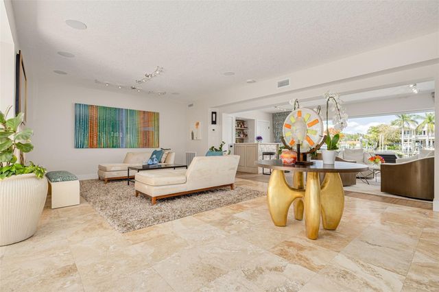 725 BRIGHTWATERS BOULEVARD NE, St Petersburg, FL 33704