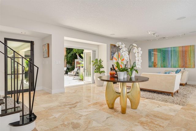 725 BRIGHTWATERS BOULEVARD NE, St Petersburg, FL 33704