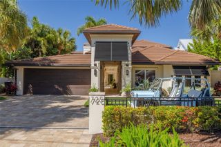 725 BRIGHTWATERS BOULEVARD NE, St Petersburg, FL 33704
