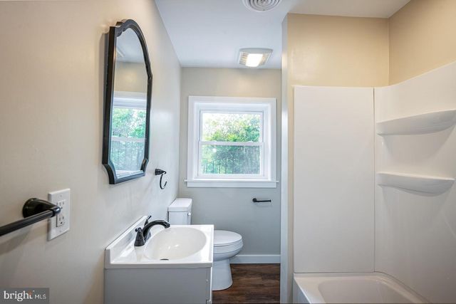 921 SHELBOURNE RD, Reading, PA 19606