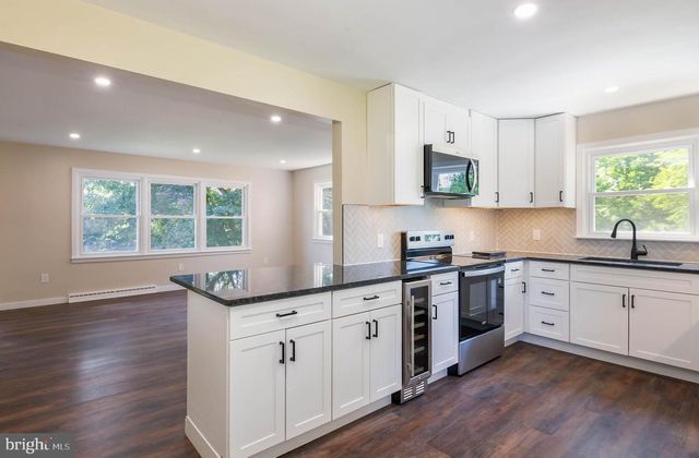 921 SHELBOURNE RD, Reading, PA 19606