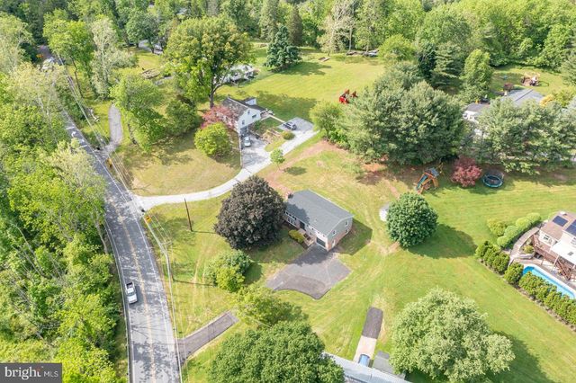 921 SHELBOURNE RD, Reading, PA 19606