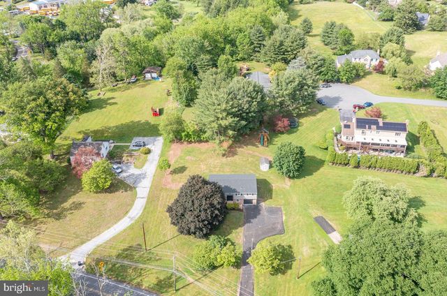 921 SHELBOURNE RD, Reading, PA 19606