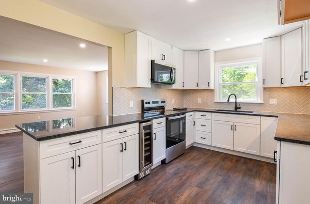 921 SHELBOURNE RD, Reading, PA 19606