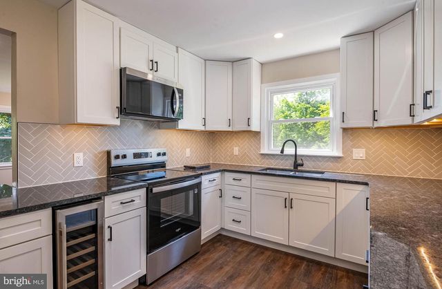 921 SHELBOURNE RD, Reading, PA 19606
