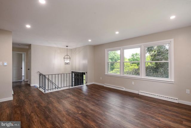 921 SHELBOURNE RD, Reading, PA 19606