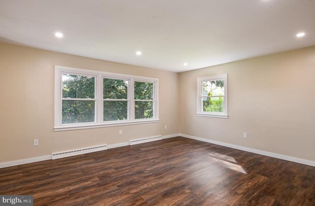921 SHELBOURNE RD, Reading, PA 19606