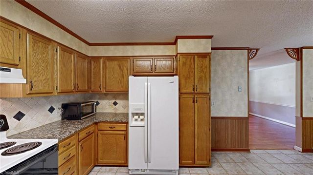 436 Forest Creek Drive, Winston-salem, NC 27107