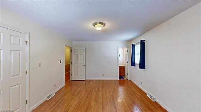 436 Forest Creek Drive, Winston-salem, NC 27107