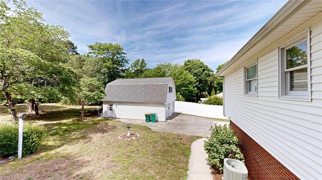 436 Forest Creek Drive, Winston-salem, NC 27107