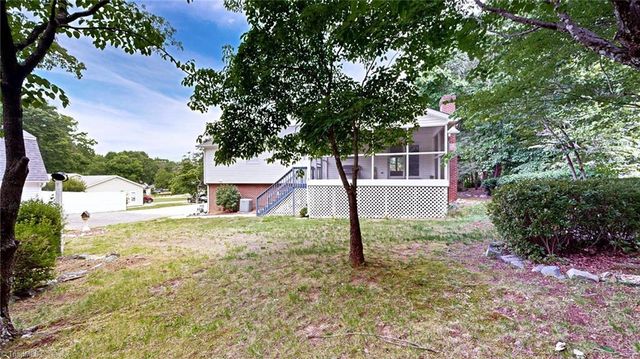 436 Forest Creek Drive, Winston-salem, NC 27107
