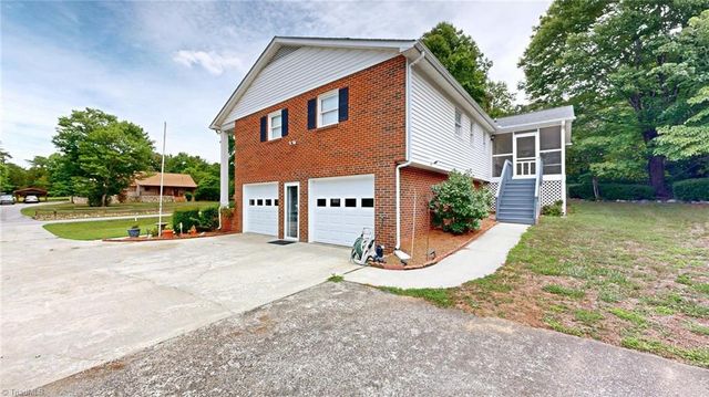 436 Forest Creek Drive, Winston-salem, NC 27107