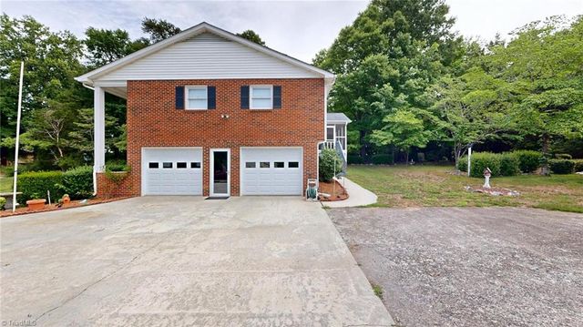 436 Forest Creek Drive, Winston-salem, NC 27107