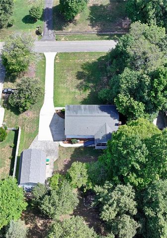436 Forest Creek Drive, Winston-salem, NC 27107