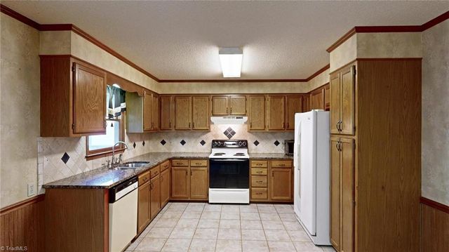 436 Forest Creek Drive, Winston-salem, NC 27107