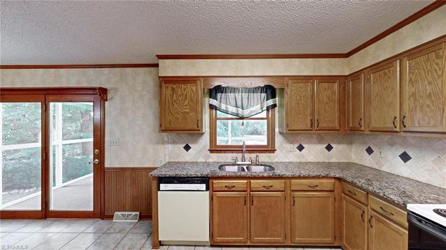 436 Forest Creek Drive, Winston-salem, NC 27107