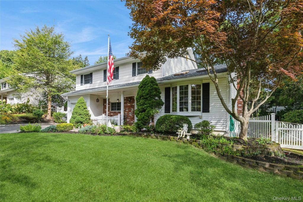 22 Sheryl Crescent, Smithtown, NY 11787 — photo 2