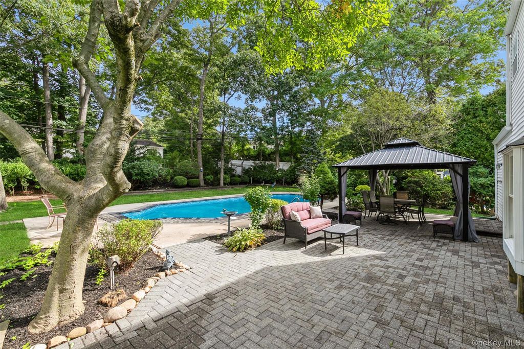 22 Sheryl Crescent, Smithtown, NY 11787 — photo 3