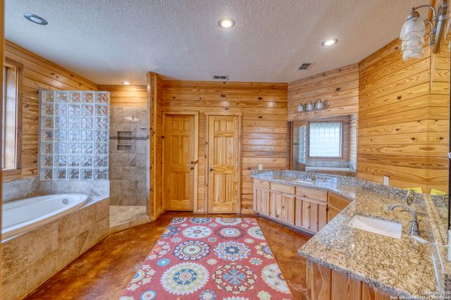 241 Mountain Laurel, Concan, TX 78838