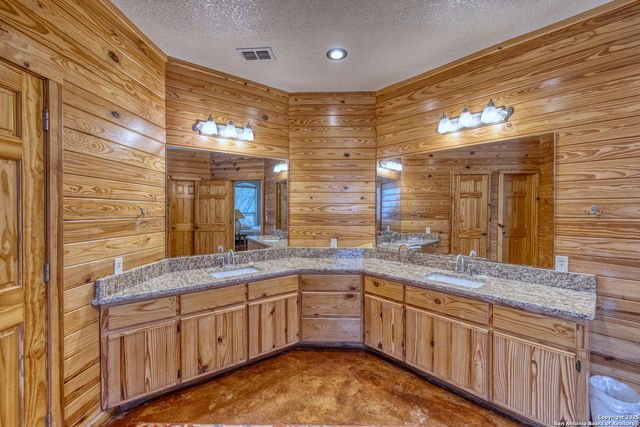 241 Mountain Laurel, Concan, TX 78838