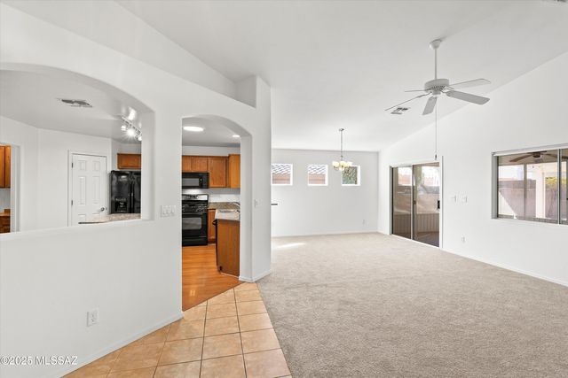 1755 N Vía Cananea, Green Valley, AZ 85614