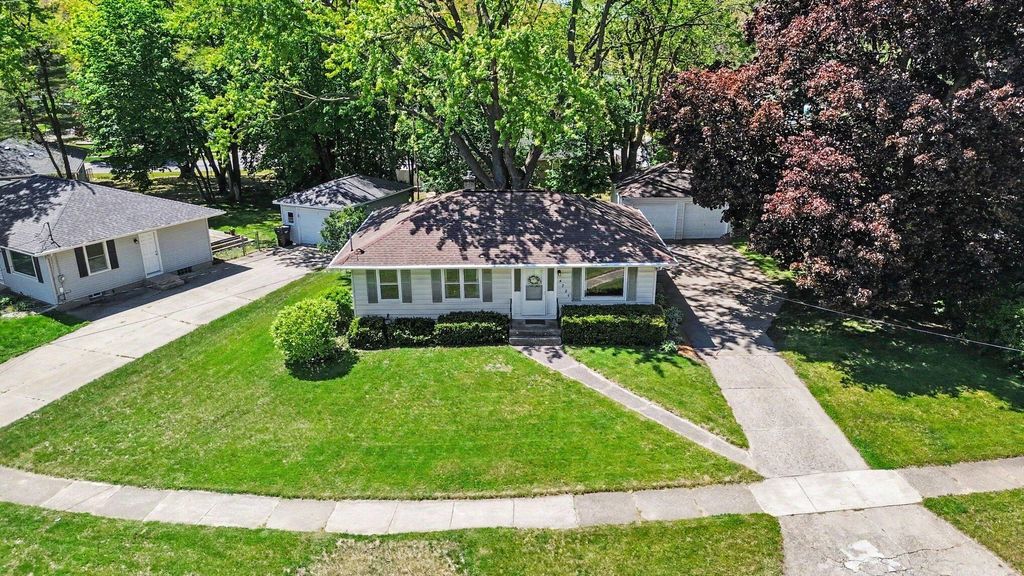 4725 Burgis Avenue Se, City Of Kentwood, MI 49508
