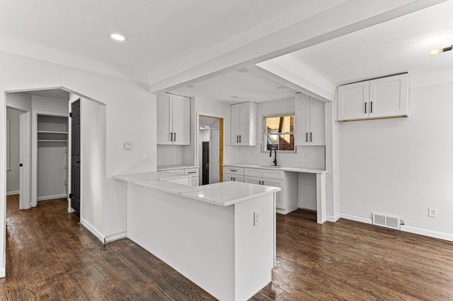 19711 Mansfield Street, Detroit, MI 48235