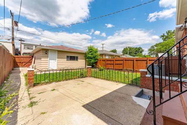 2234 Gunderson Avenue, Berwyn, IL 60402