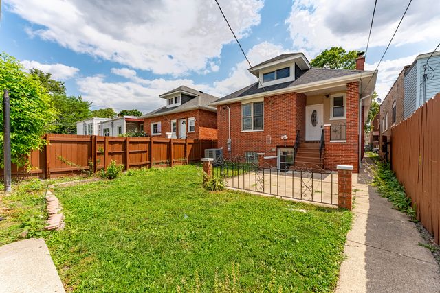 2234 Gunderson Avenue, Berwyn, IL 60402