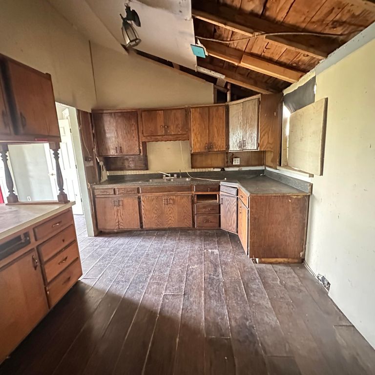 Image 11 of property listing at 417 E 42nd Street, San Angelo, TX 76903