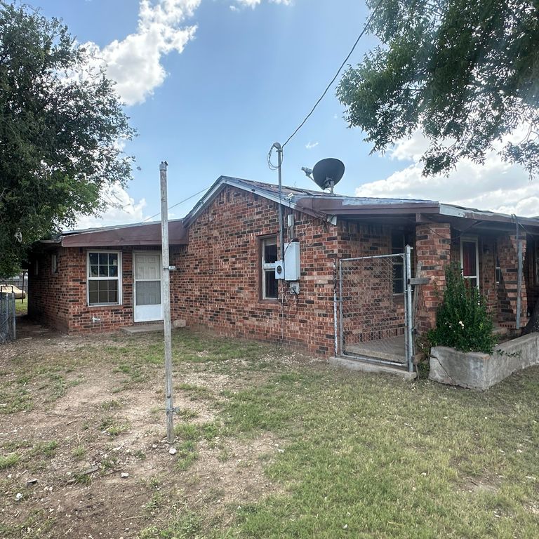 Image 2 of property listing at 417 E 42nd Street, San Angelo, TX 76903