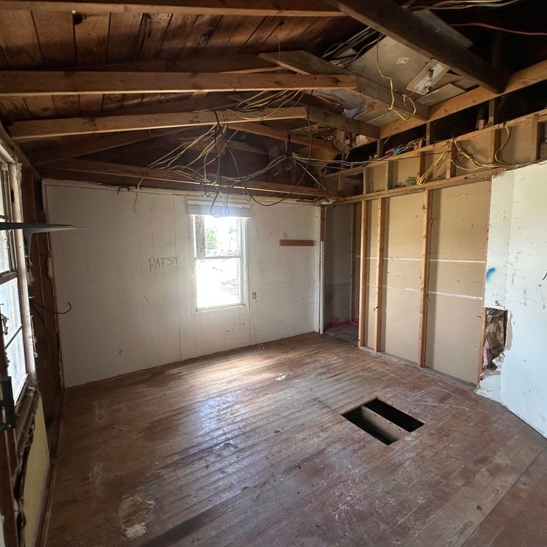 Image 6 of property listing at 417 E 42nd Street, San Angelo, TX 76903