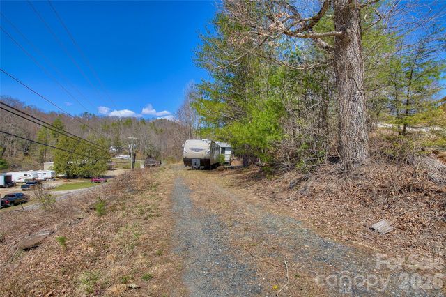 3 Altapass Trail, Spruce Pine, NC 28777