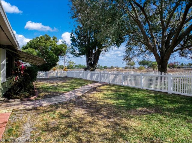 111 Murray Court NW, Lake Placid, FL 33852