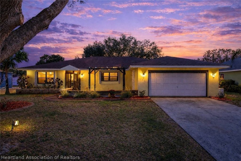 111 Murray Court NW, Lake Placid, FL 33852