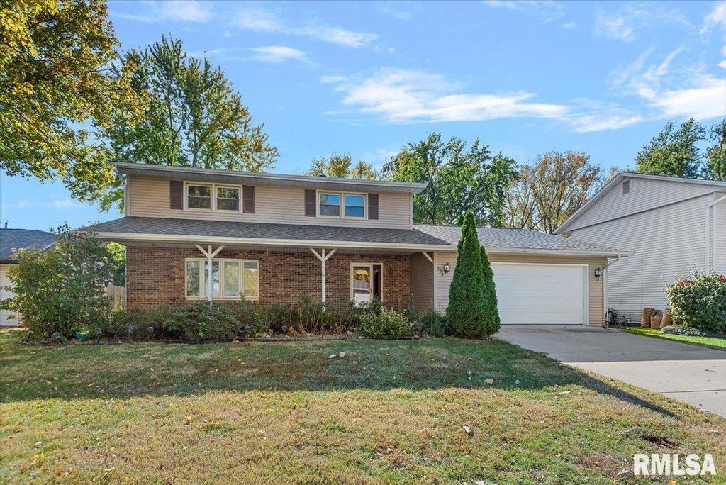 734 EVERGREEN Drive, Chatham, IL 62629