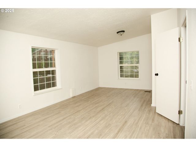 28 S GEE CREEK Loop, Ridgefield, WA 98642