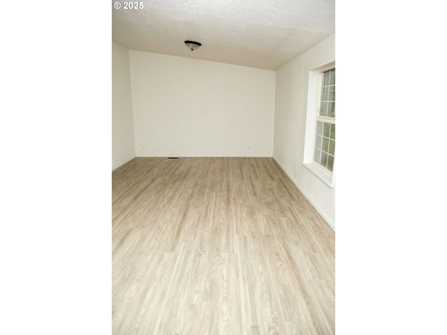 28 S GEE CREEK Loop, Ridgefield, WA 98642