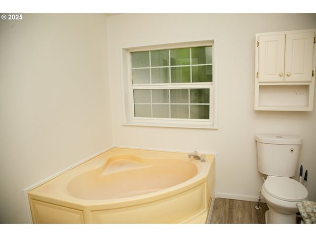 28 S GEE CREEK Loop, Ridgefield, WA 98642