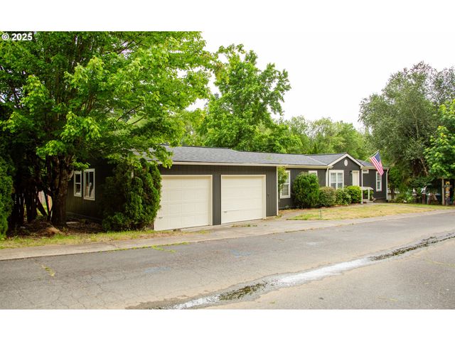 28 S GEE CREEK Loop, Ridgefield, WA 98642