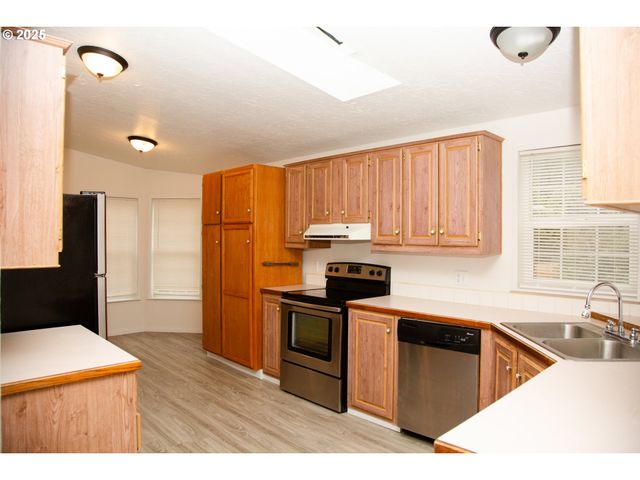28 S GEE CREEK Loop, Ridgefield, WA 98642