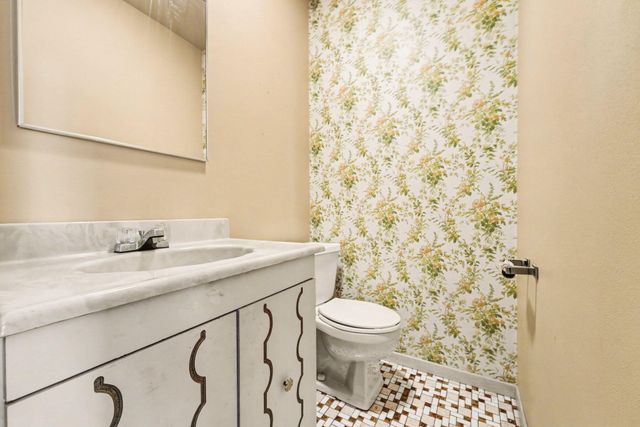 736 N Glenwood Avenue, Griffith, IN 46319