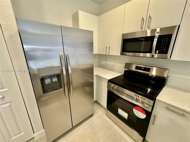 2867 SE 25th TER ., Homestead, FL 33035