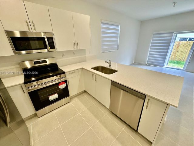 2867 SE 25th TER ., Homestead, FL 33035