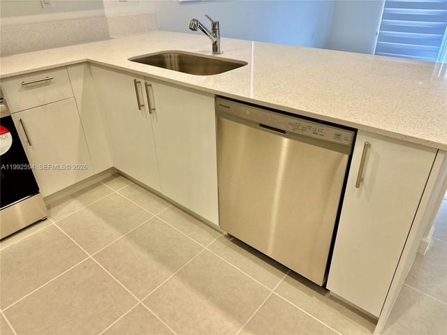 2867 SE 25th TER ., Homestead, FL 33035