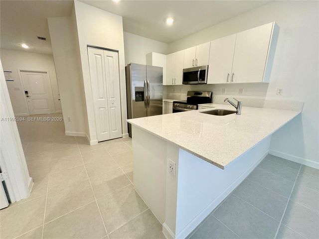 2867 SE 25th TER ., Homestead, FL 33035