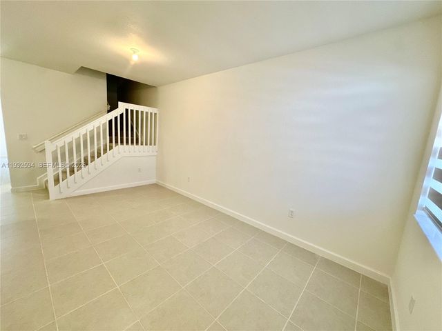 2867 SE 25th TER ., Homestead, FL 33035