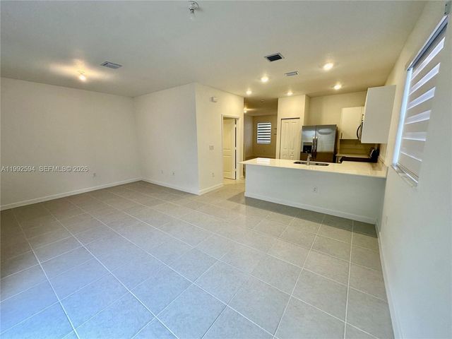 2867 SE 25th TER ., Homestead, FL 33035